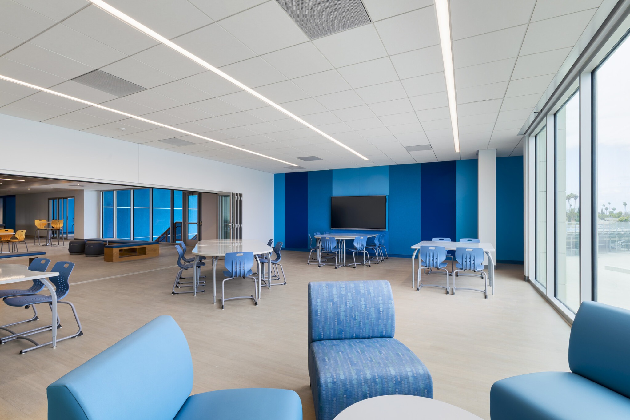 D&D Roadshow On-Site Furniture and Promethean Demo